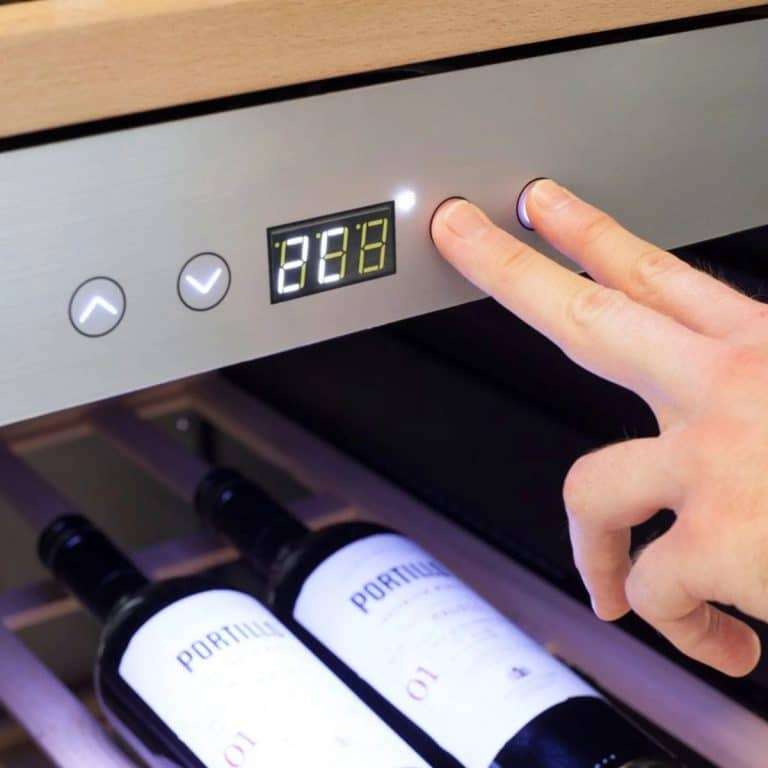 TỦ BẢO QUẢN RƯỢU CASO WINECHEF PRO 126-2D 776, 2 VÙNG, 126 CHAI
