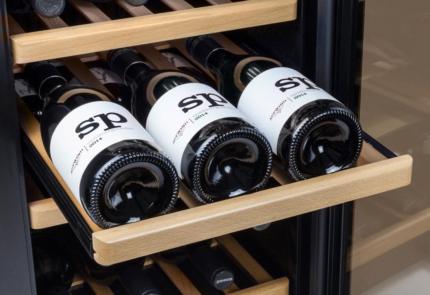 Tủ Bảo Quản Rượu Caso WineComfort 24 Black 644 (khí nén bằng ga)