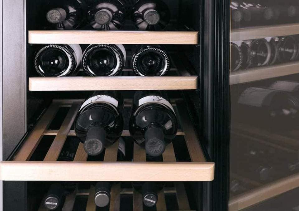 Tủ Bảo Quản Rượu Caso WineComfort 24 Black 644 (khí nén bằng ga)