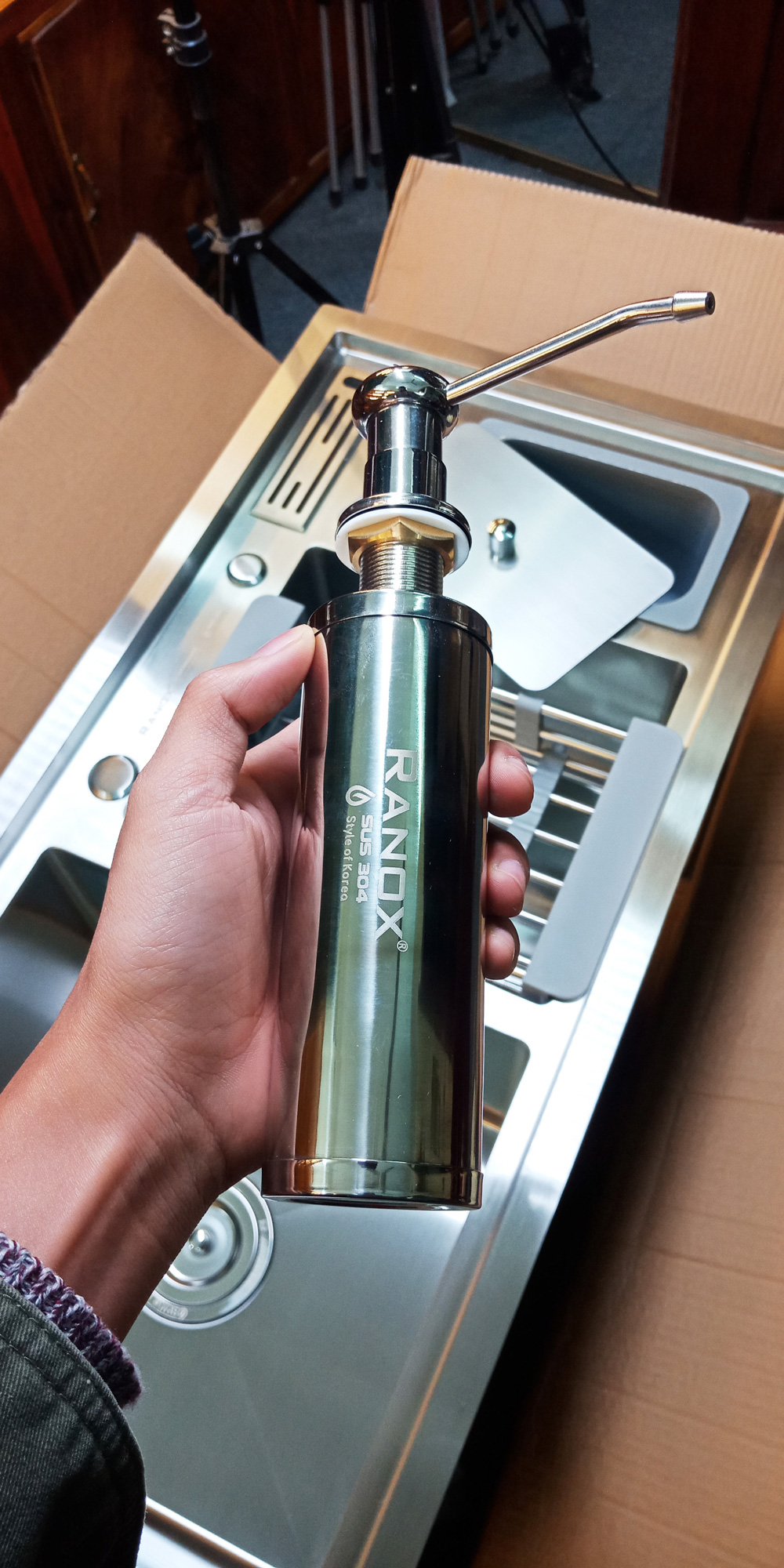 Chậu rửa bát inox 304 đúc nguyên khối RN4433 - Bình xịt