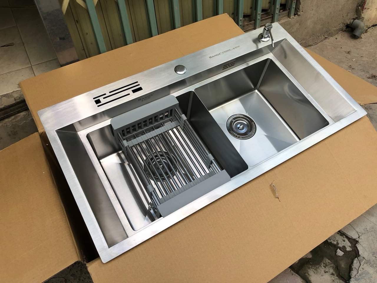 Bồn rửa chén inox 2 ngăn RN4468