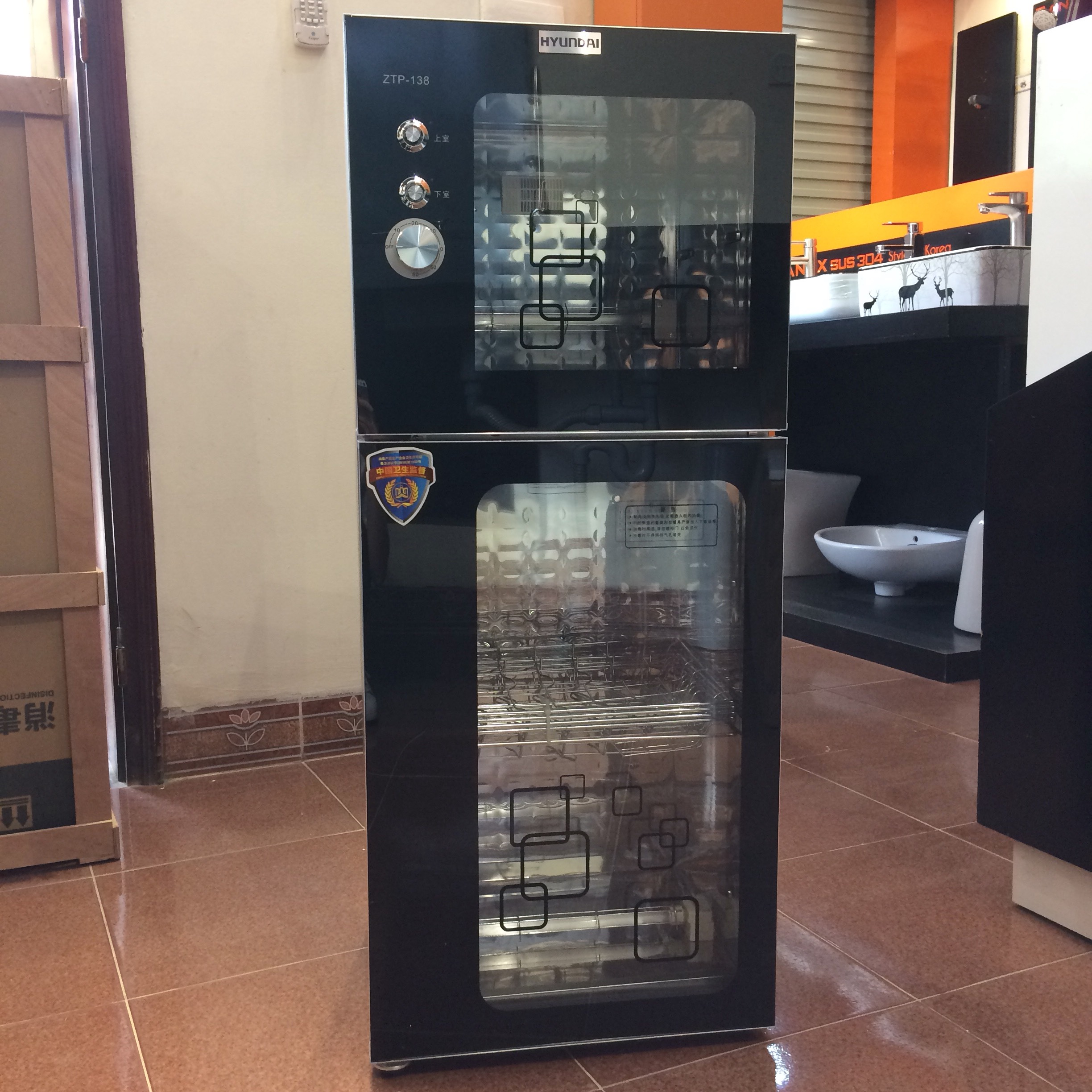 máy sấy chén bát gia đình màu đen