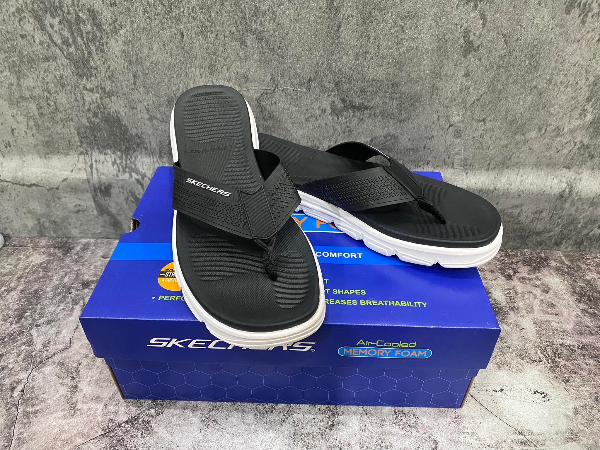 Dép Tông Xỏ Ngón Nam Skechers Men's Slippers - Black/White - 51741/BBK