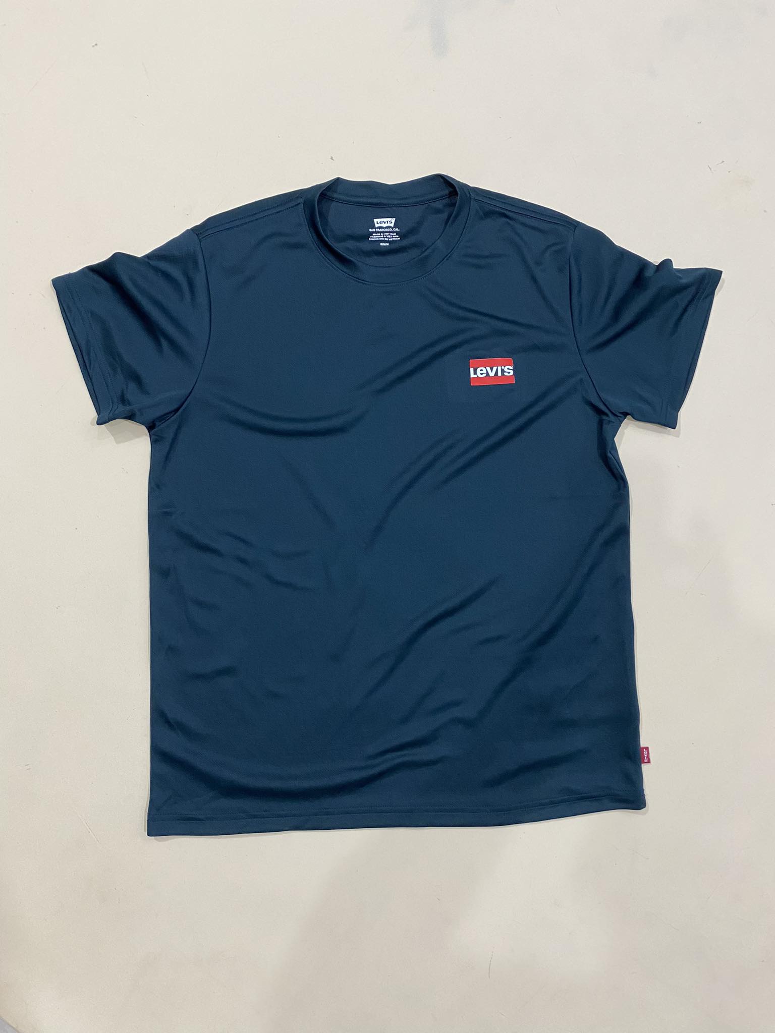 ÁO TSHIRTS CHÍNH HÃNG - Levi's® CREWNECK GRAPHIC Basic T-shirt - 79681-0000-Darknavy