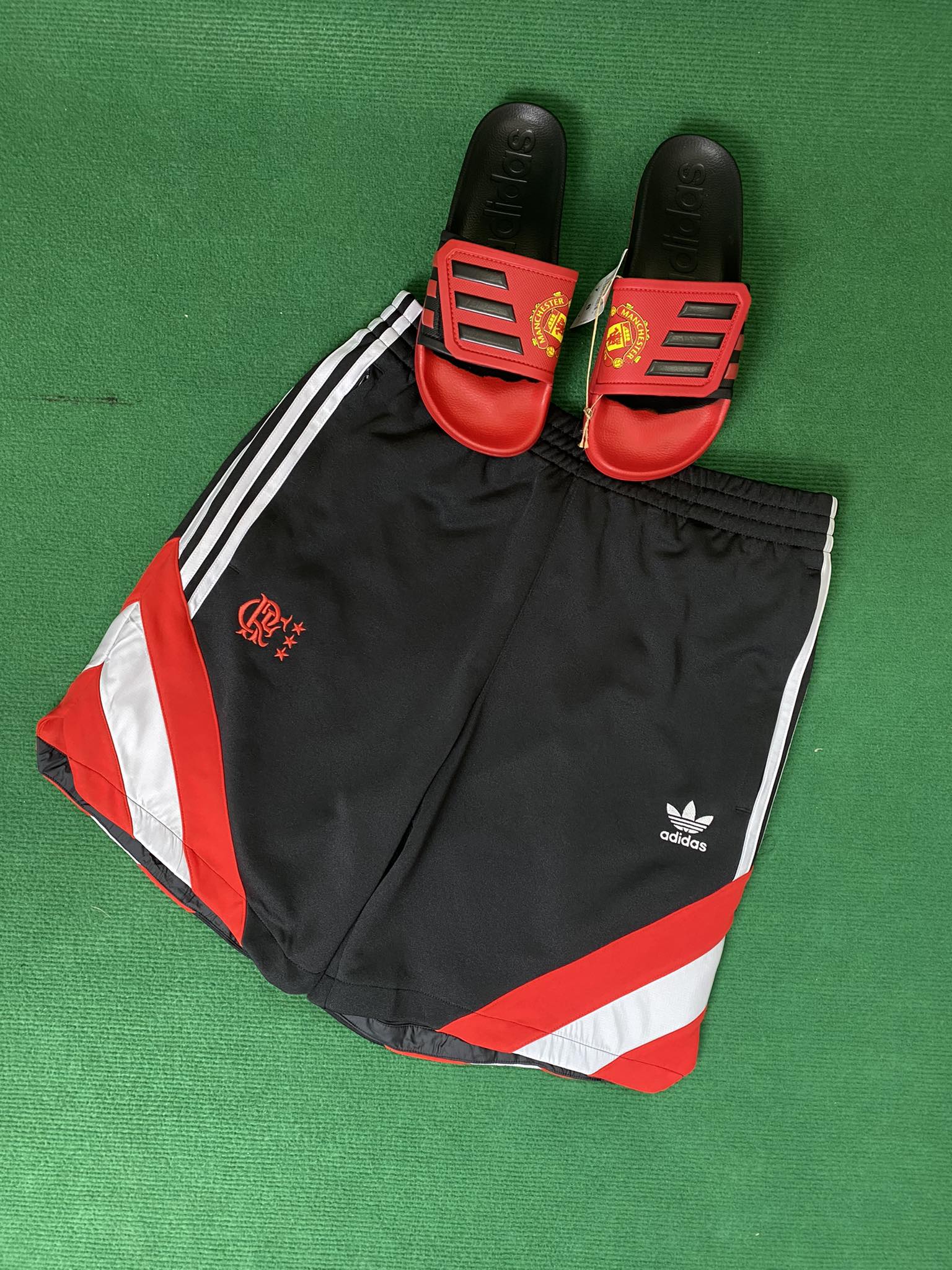 QUẦN SHORTS CHÍNH HÃNG - Adidas Originals Black/White/Red - IN5564