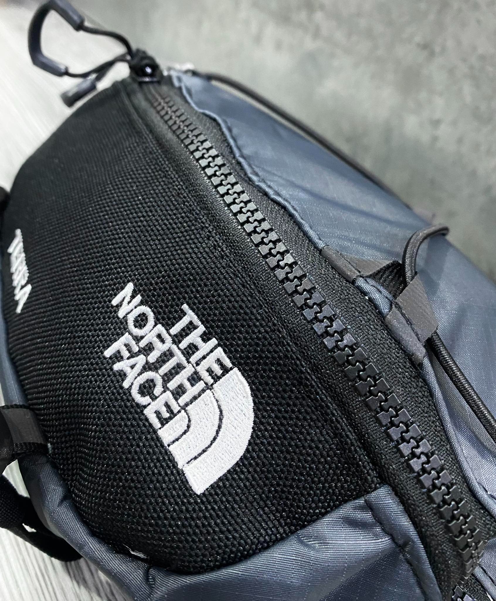 Phụ Kiện Chính Hãng - Túi Chéo Nam/Nữ The North Face Logo Cross Bag Grey/Black - NN2PP5323