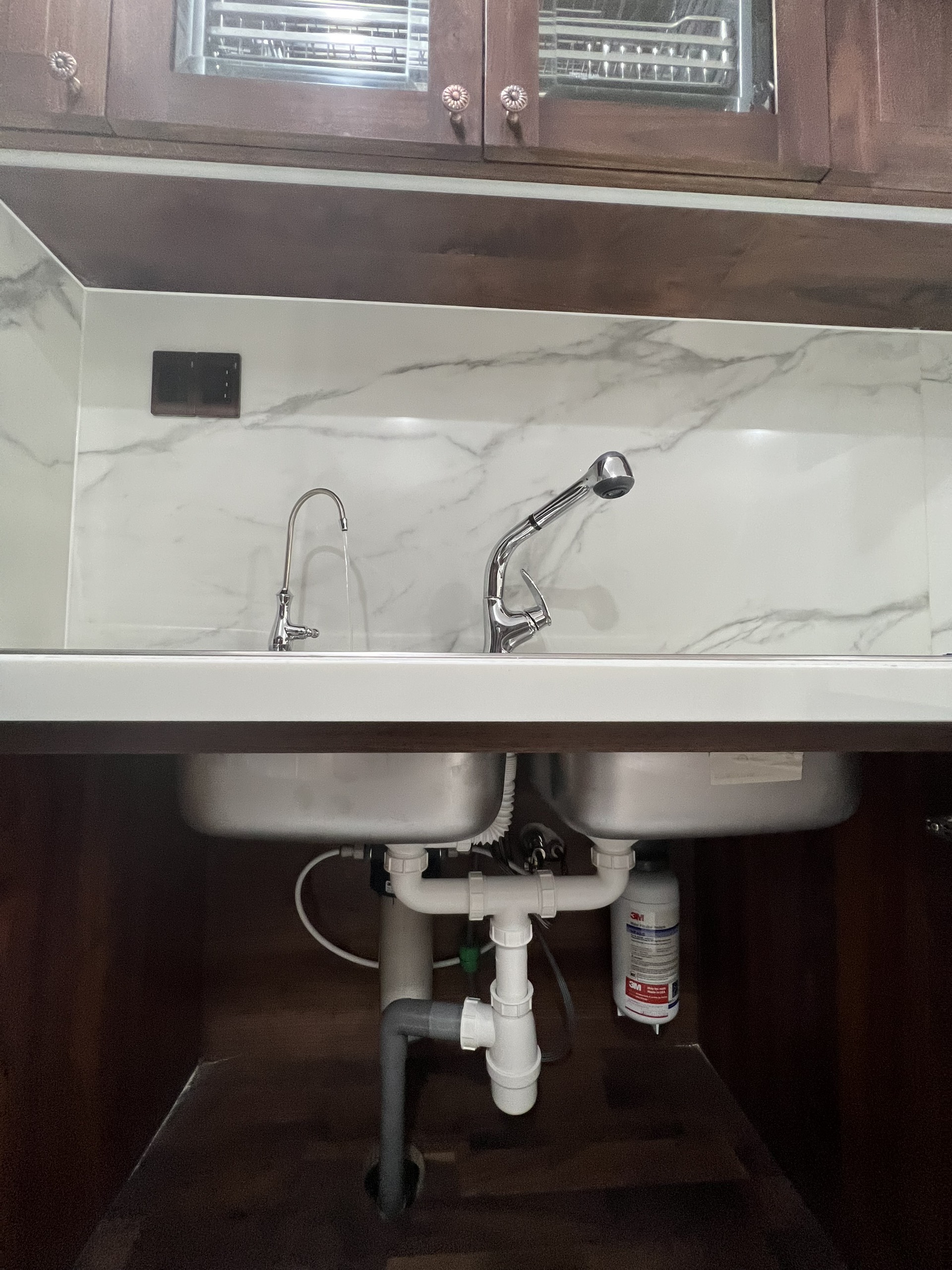 Hình lắp đặt thực tế máy lọc nước lắp dưới bồn rửa 3M ICE140-S