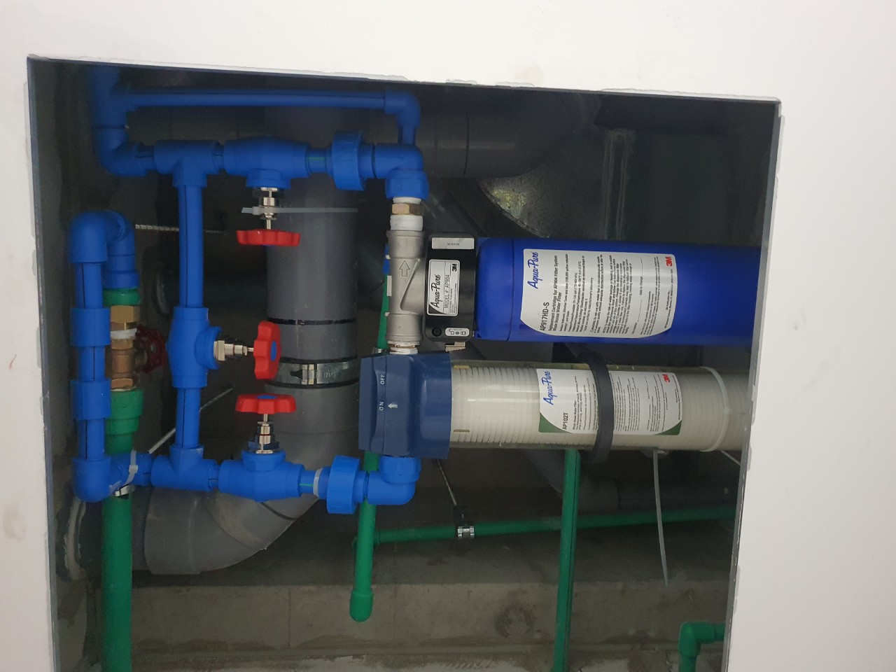 Hình lắp đặt thực tế Combo máy lọc nước tổng đầu nguồn 3M AP904 tại chung cư Mizuki Thành phố Hồ Chí Minh