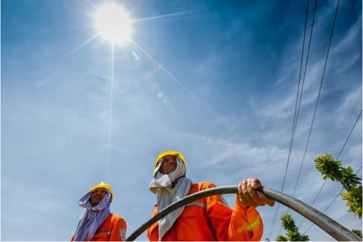 Làm việc dưới thời tiết nắng nóng