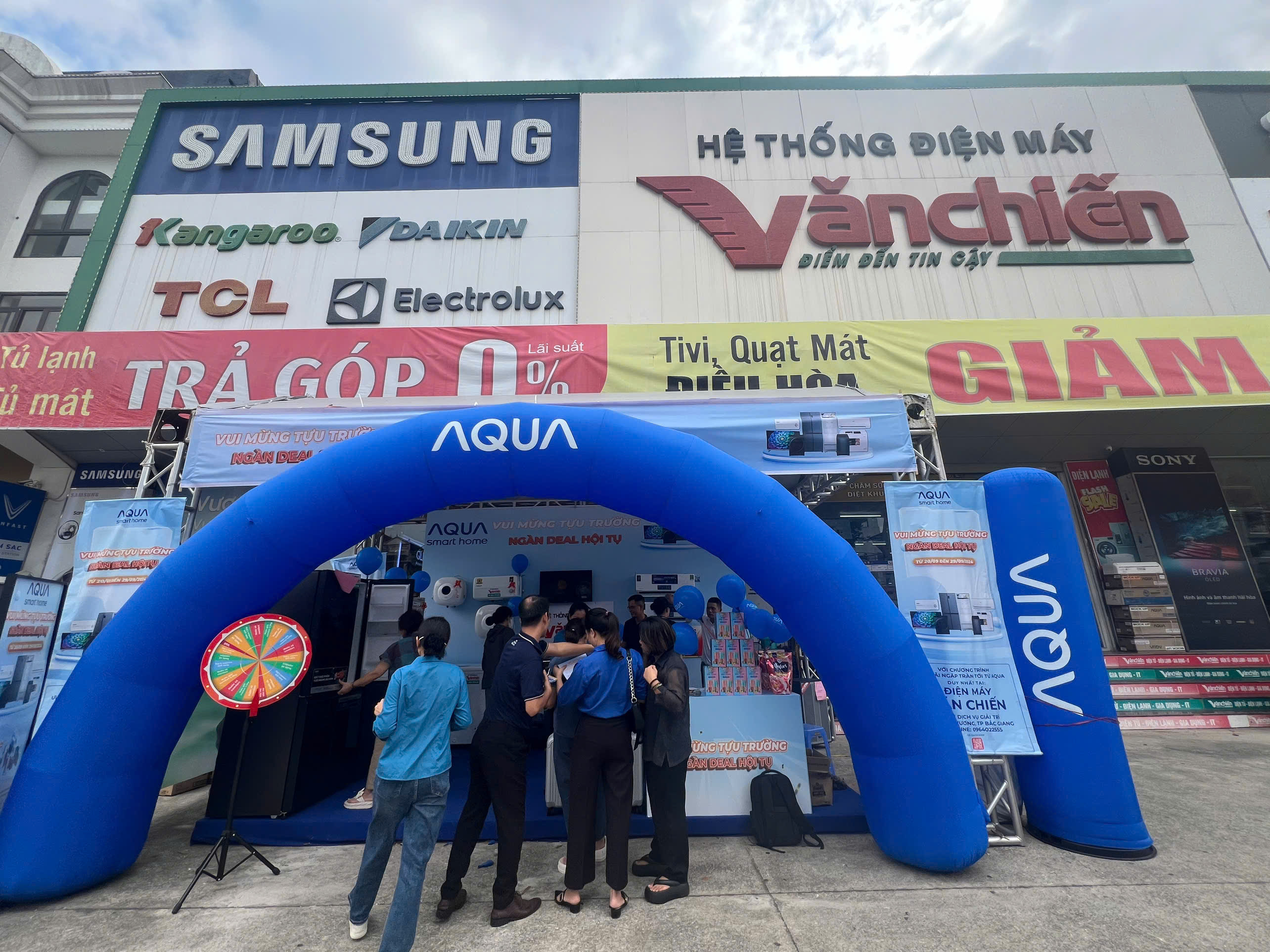 Bốc Thăm Trúng Thưởng Aqua Tại Điện Máy Văn Chiến