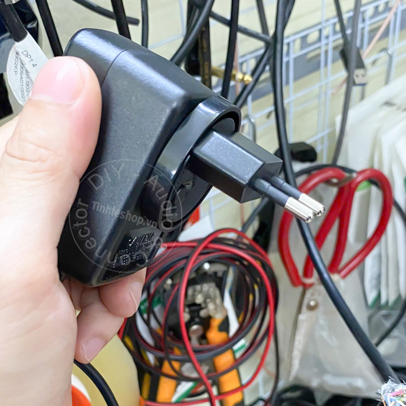 Cục sạc 12V-2A jack nguồn 5.5x2.1mm locking