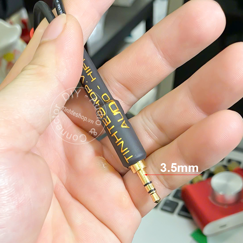 3.5mm male to 2 RCA female cable 15Cm