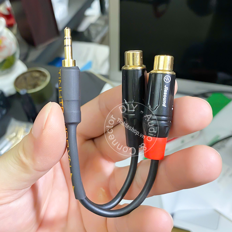 3.5mm male to 2 RCA female cable 15Cm