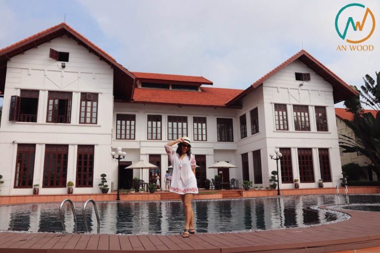 Sàn gỗ nhựa hồ bơi