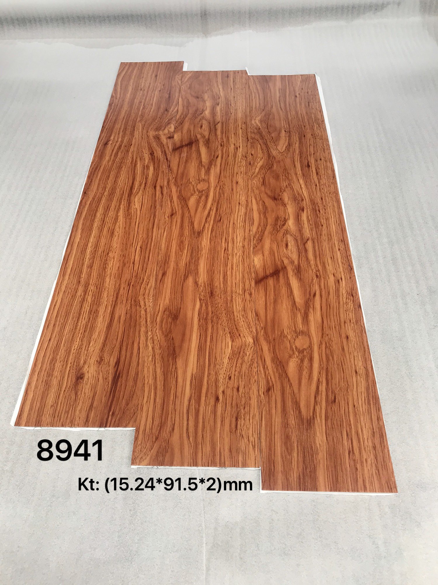 sàn nhựa giả gỗ tự dán