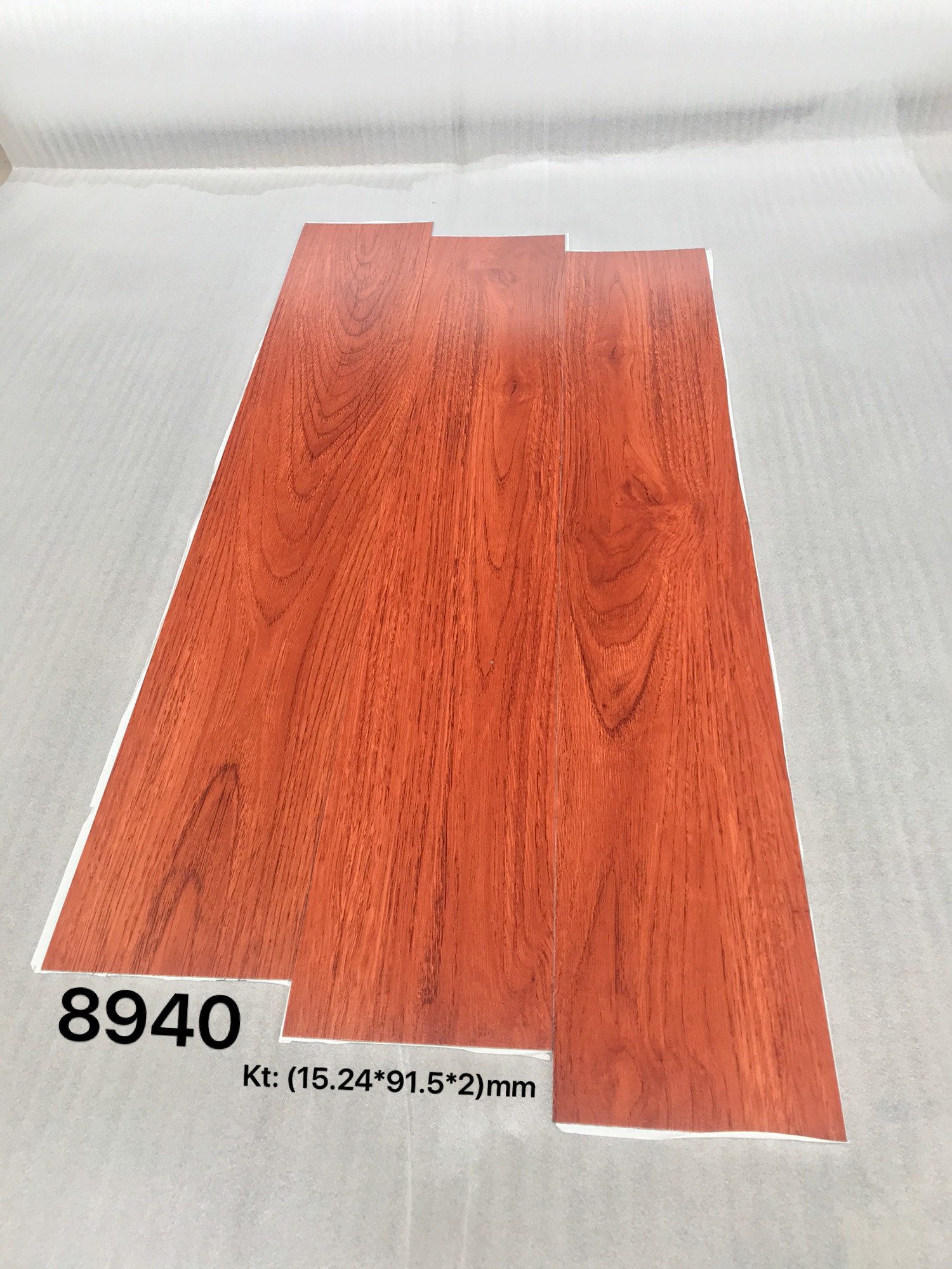 sàn nhựa giả gỗ tự dán
