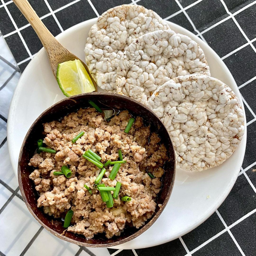 Thịt sốt kiểu Thái - Trung ăn cùng bánh gạo lứt GUfoods