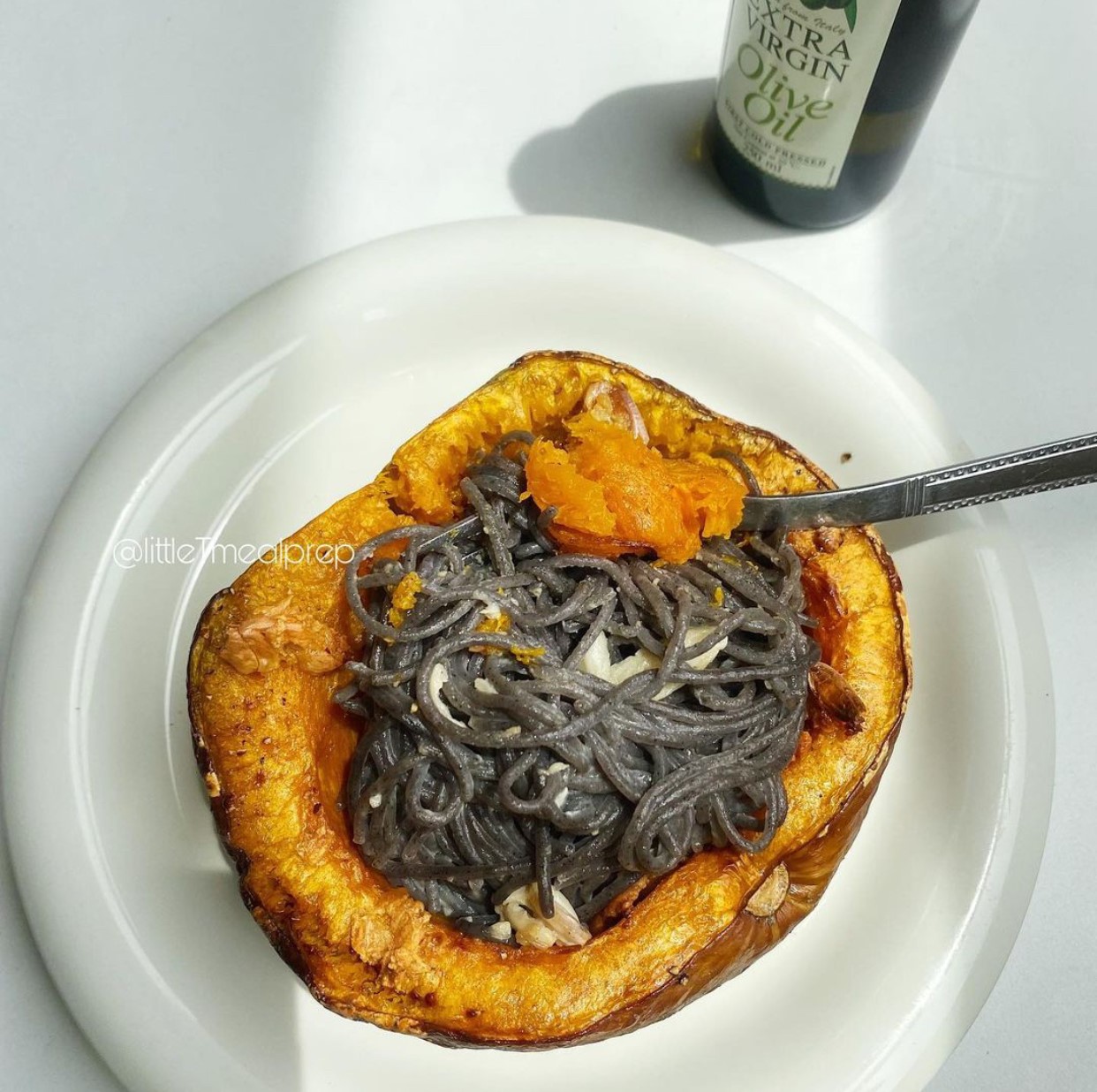 Mì sốt kem sữa & Bí đổ nướng