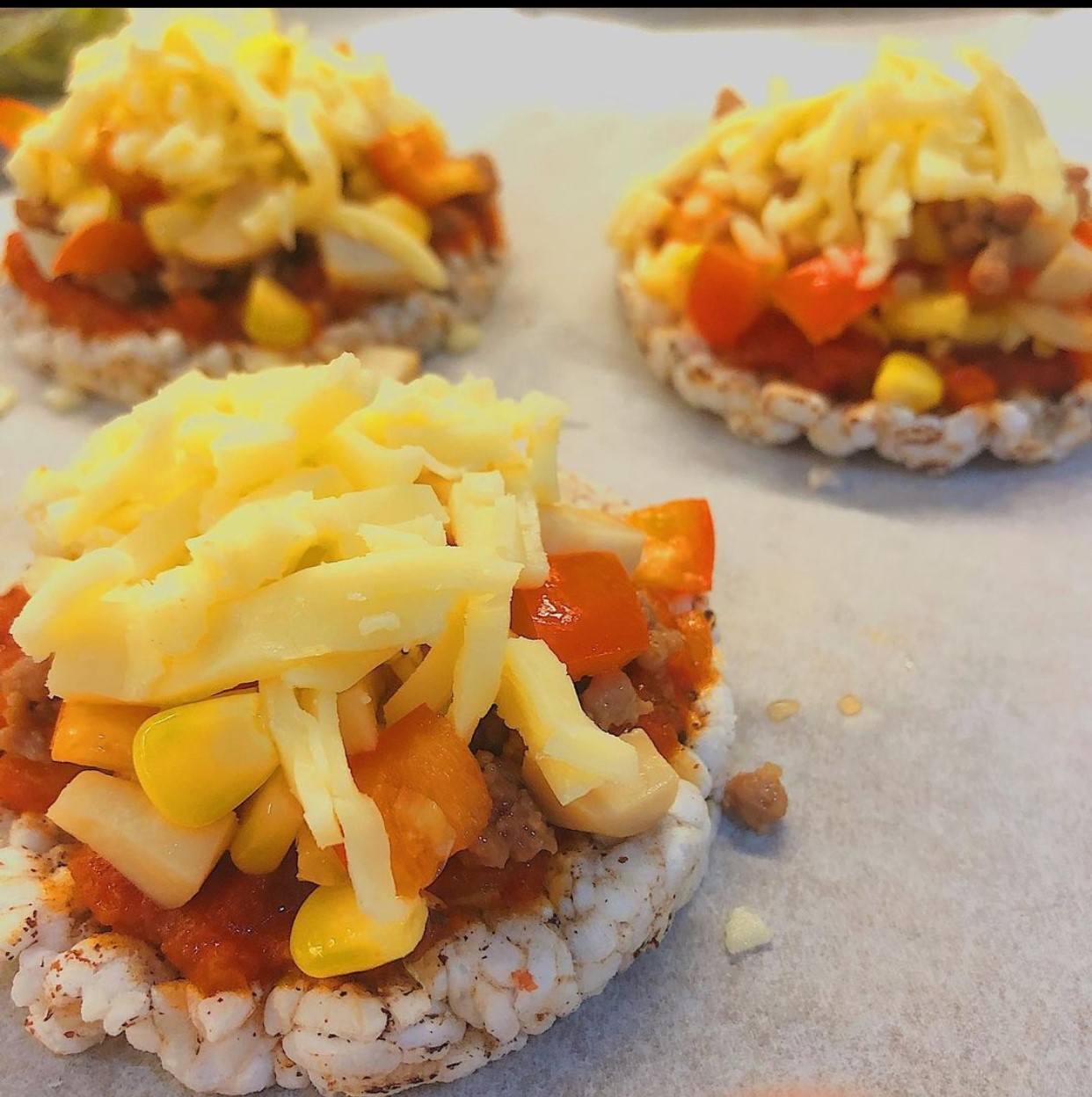 Pizza mini được làm từ bánh gạo lứt GUfoods