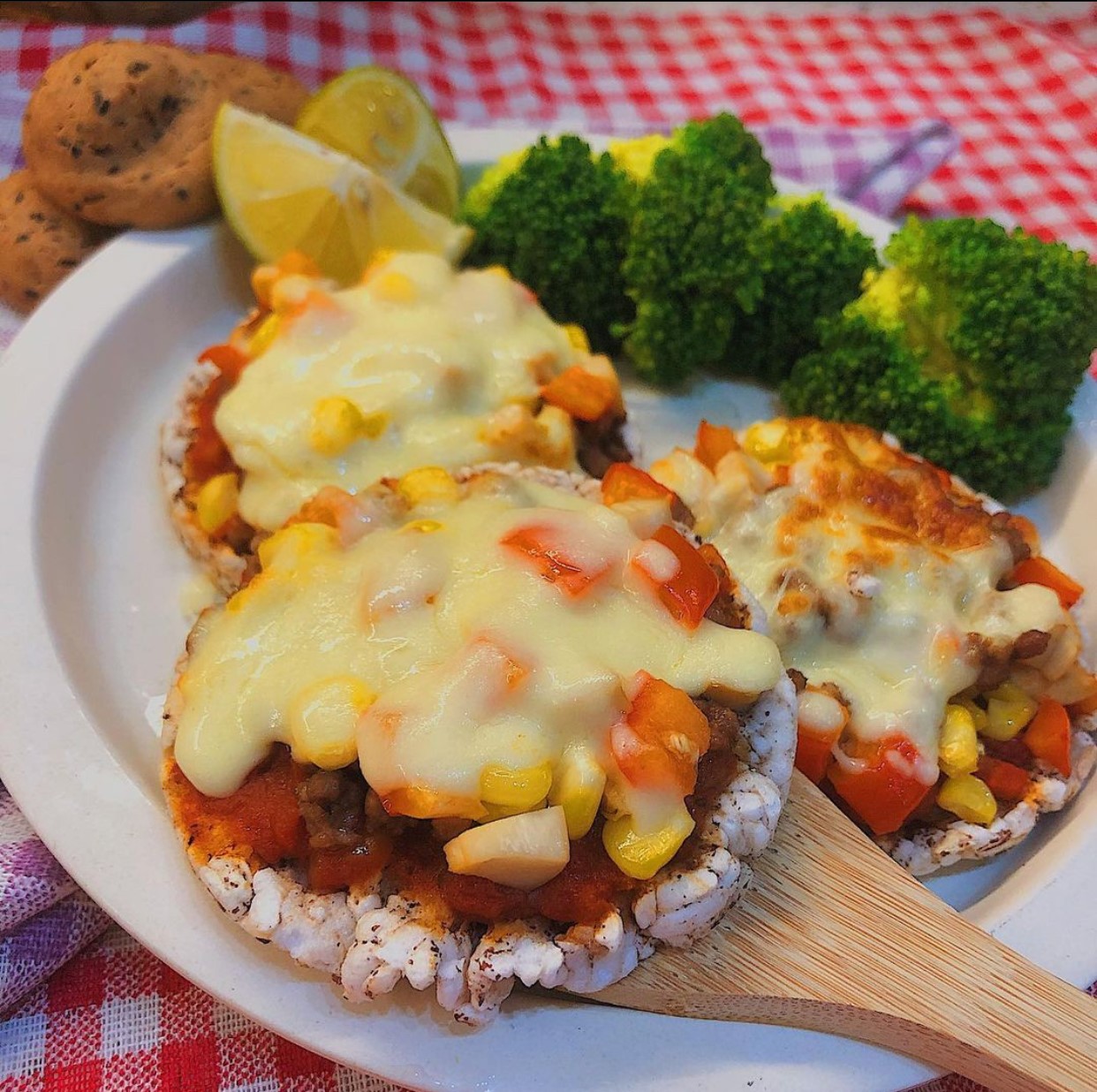 Pizza mini ngon và healthy làm từ bánh gạo lứt GUfoods