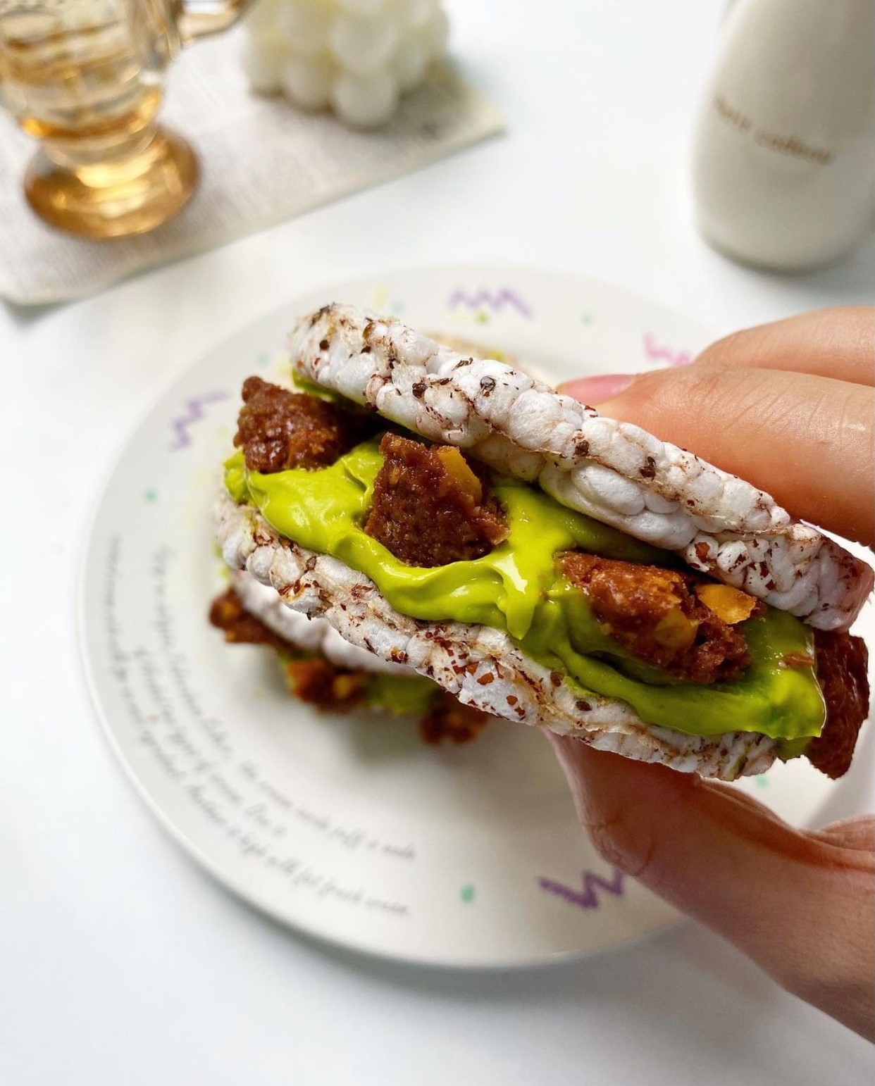 Bánh gạo lứt kẹp kem bơ