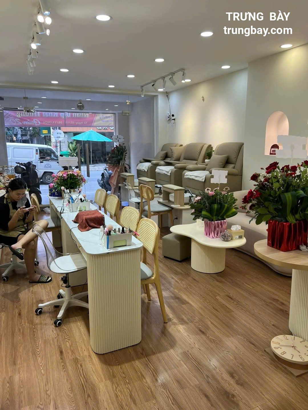 Thi công phòng trưng bày nail spa cao cấp