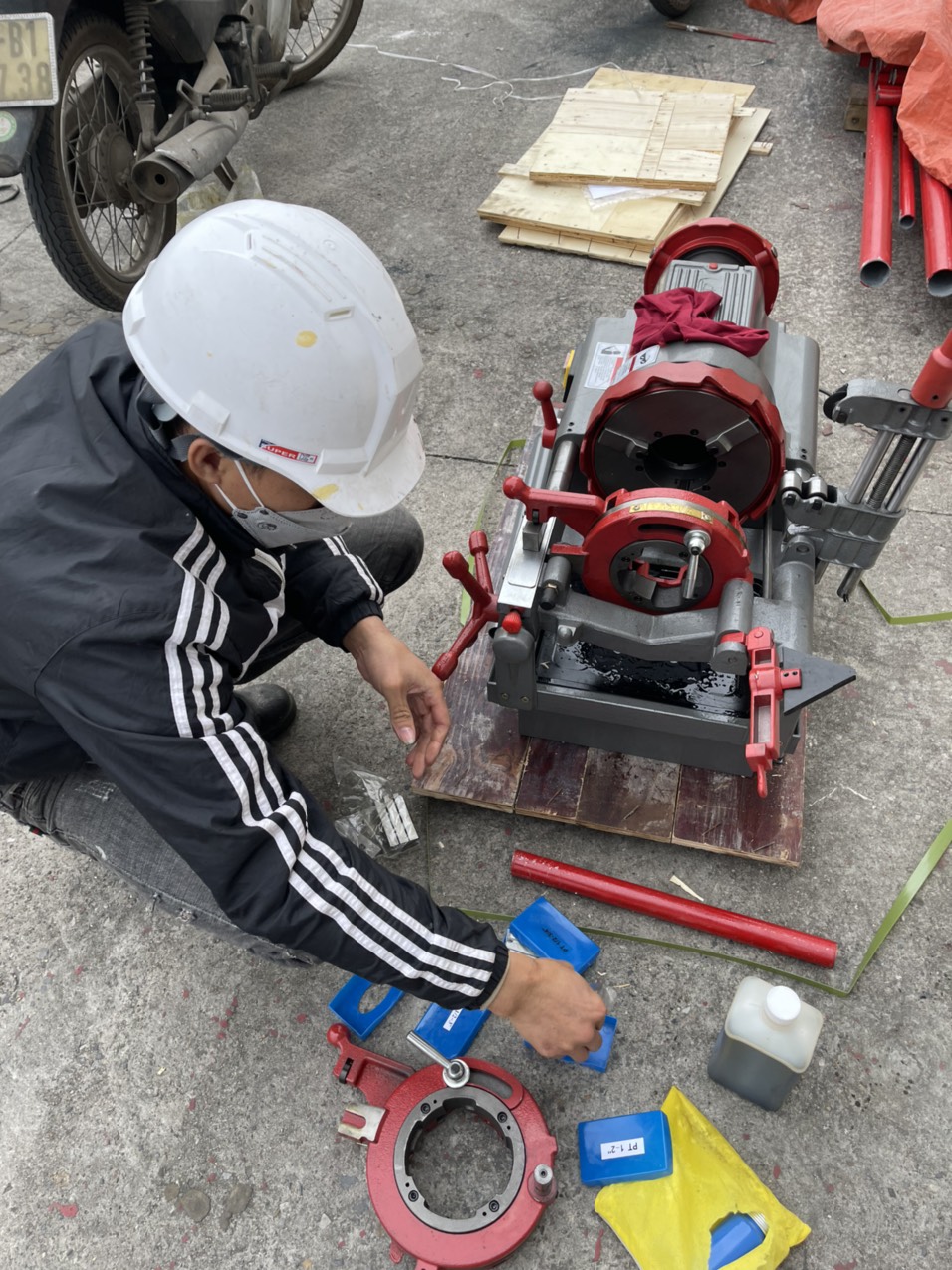 Máy Tiện Ren Ống Trung Quốc Z1T-R3