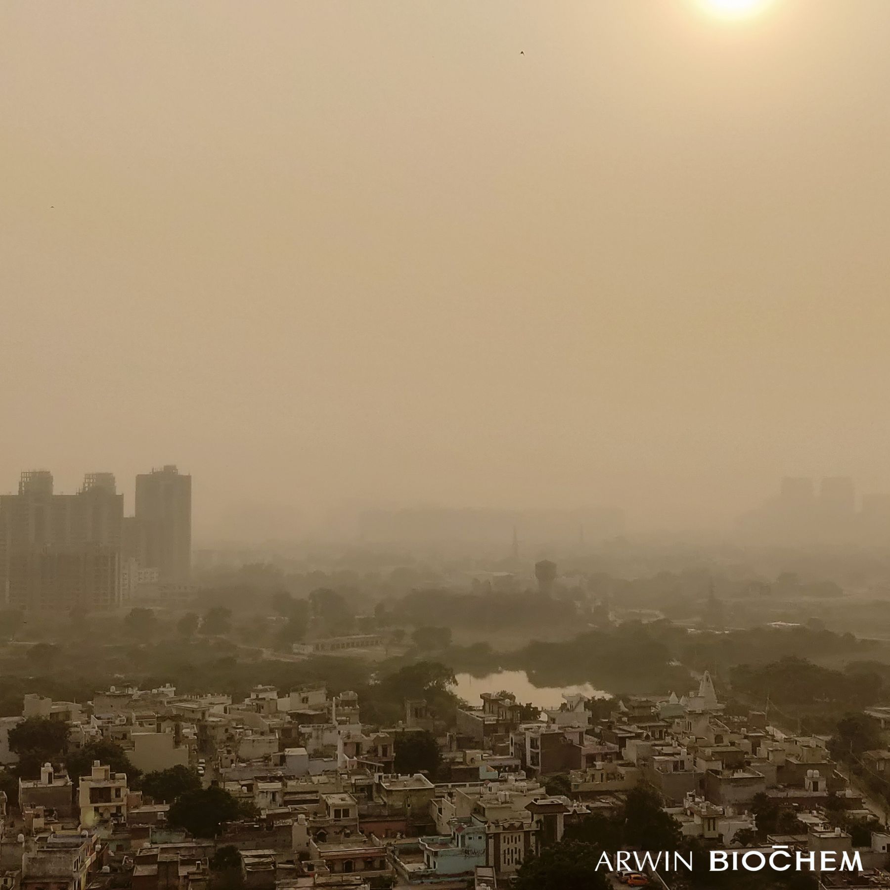 Môi trường sống không sạch sẽ là nguyên nhân nổi mụn