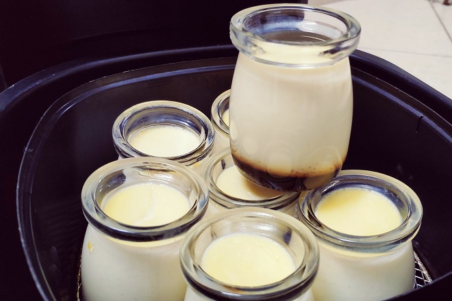 Hướng dẫn cách làm bánh flan bằng nồi chiên không dầu