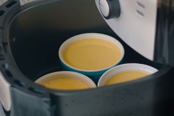 Mẹo để nướng bánh flan bằng nồi chiên không dầu thành công