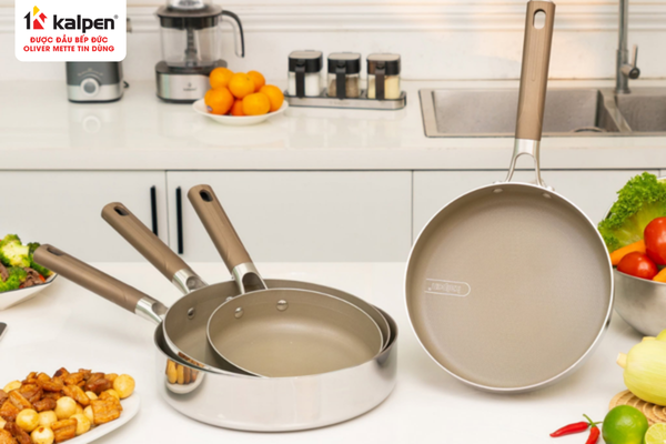 Chảo inox cần được làm sạch trước khi nấu