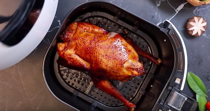 Món ngon với nồi chiên không dầu hấp dẫn - Gà quay tiêu