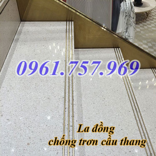 Lập là đồng chống trơn cầu thang