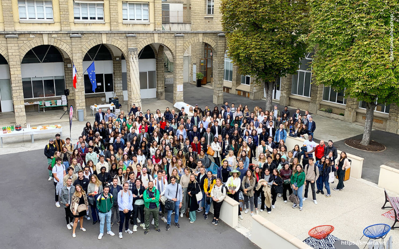Chương trình đào tạo vừa học vừa làm của Grande École là bằng thạc sĩ về quản lý (Bac+5)