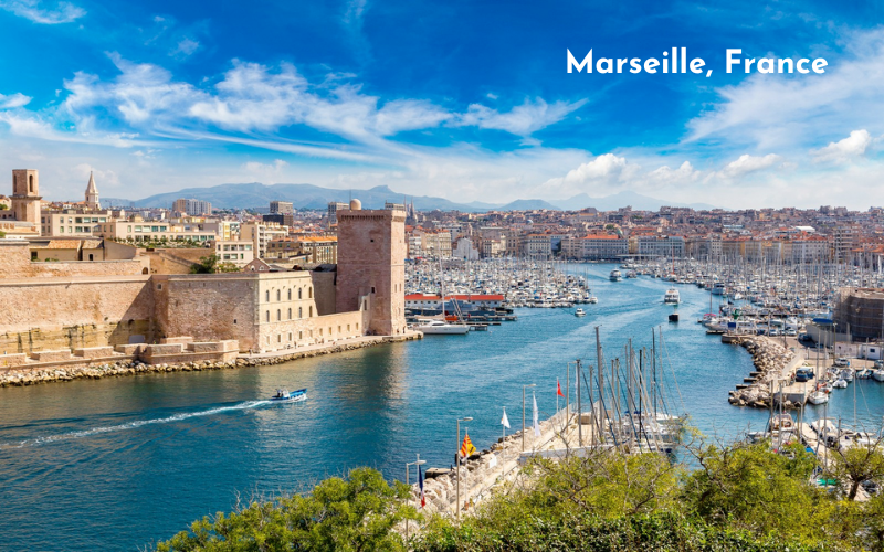 Marseille là thành phố cảng lớn nhất nước Pháp và là thành phố đông dân thứ 2 của Pháp sau Paris