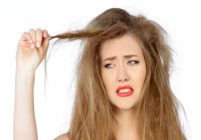 Nhuộm tóc quá nhiều lần khiến mái tóc trở nên xơ rối