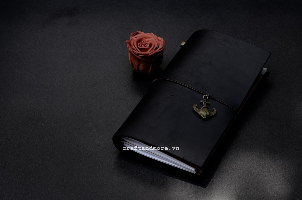 Quyển sổ tay màu đen bìa da handmade khắc tên