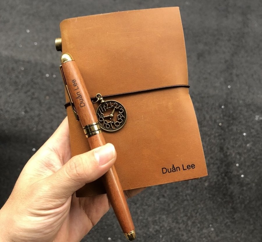 Sổ tay da khắc tên theo yêu cầu