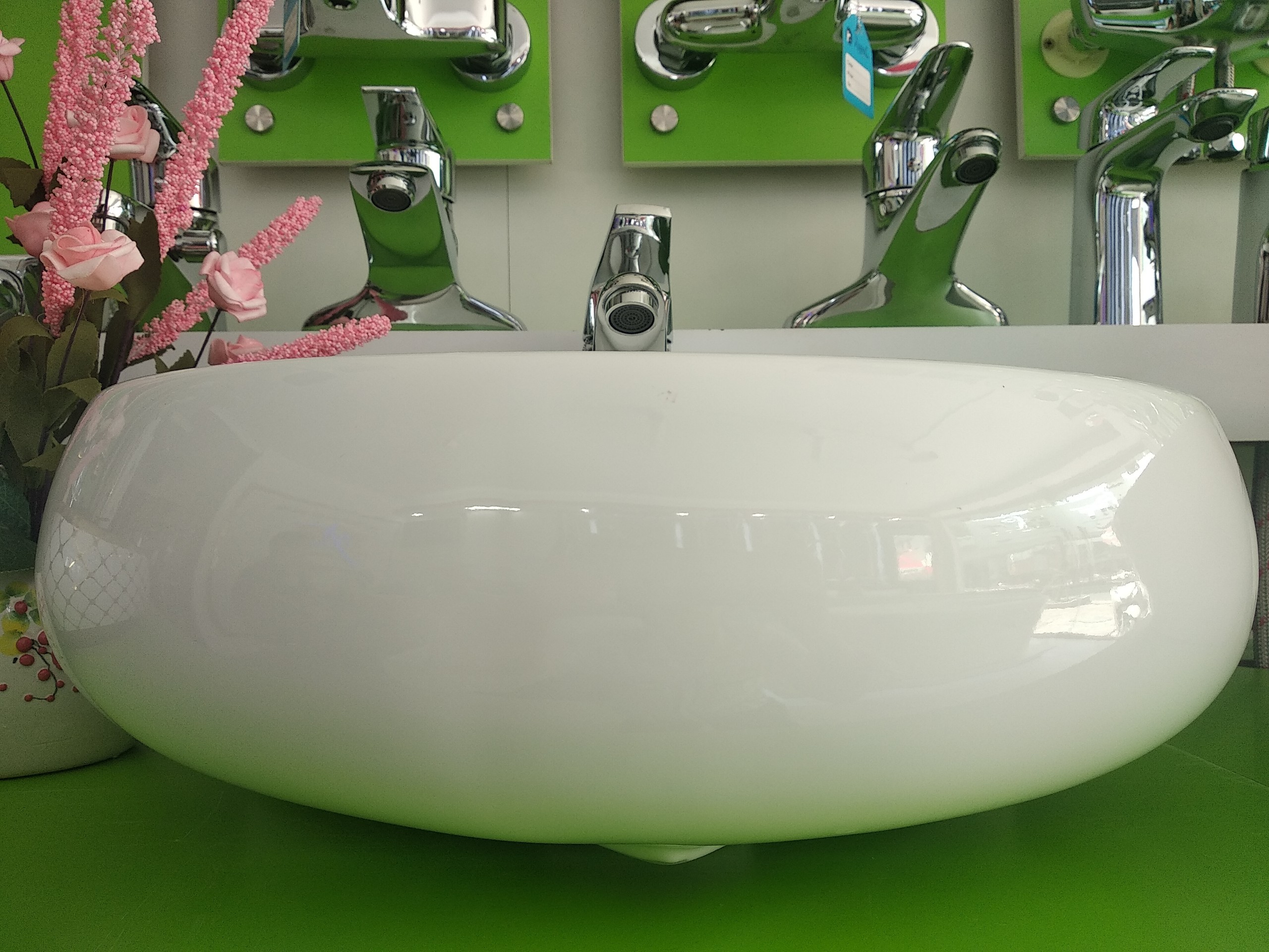 Thiết bị vệ sinh Royal sử dụng công nghệ mài siêu mịn tạo nên chất lượng sứ tinh xảo