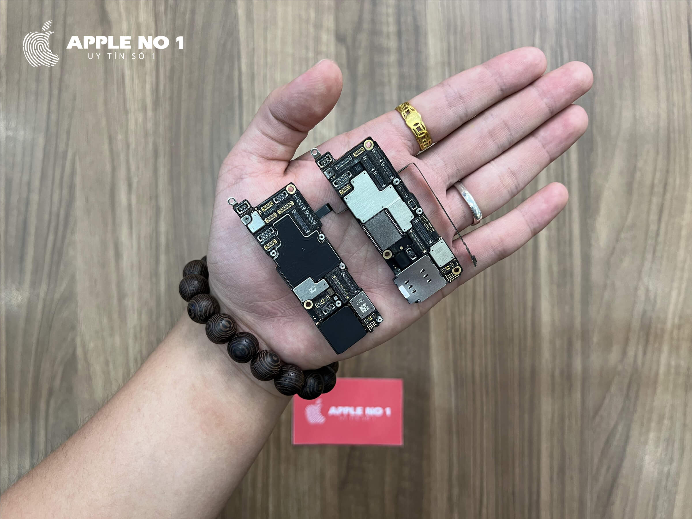 So sánh main bo mạch chủ iPhone 14 Pro Max và viền iPhone 15 Pro Max