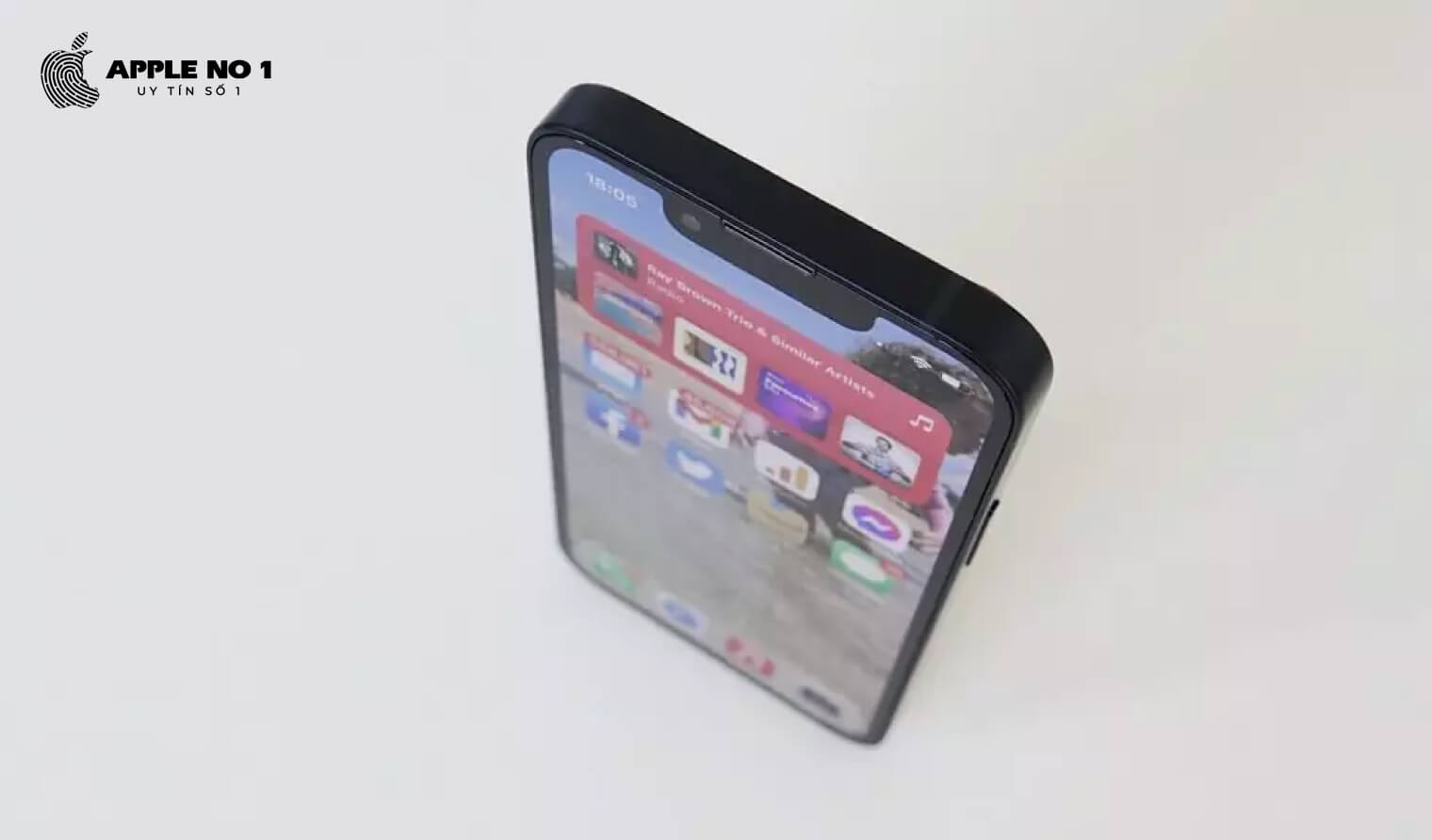 Dich vu thay kinh iPhone 13 Mini lay ngay tai Ha Noi