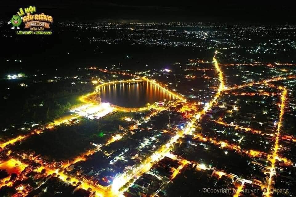 Ánh đèn rực rỡ tại Krông Pắc nơi diễn ra Lễ hội Sầu Riêng