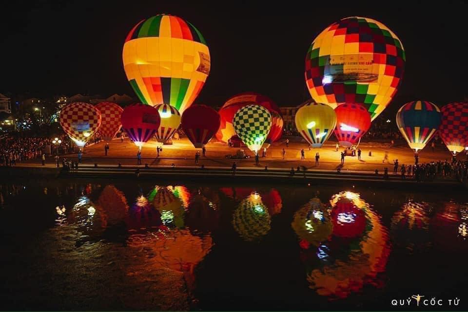 Hoạt động Hoa đăng khinh khí cầu tại Lễ hội Sầu Riêng Krong Pắc lần thứ I