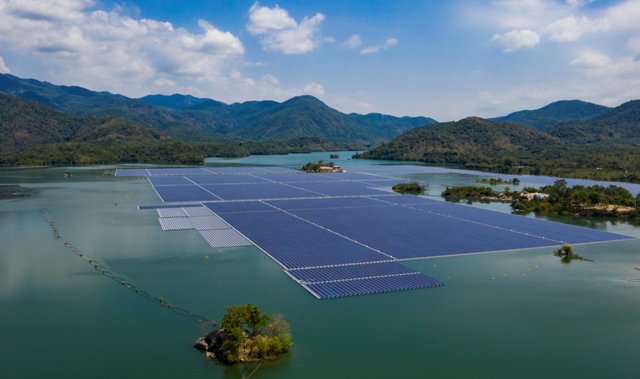 Pin mặt trời nổi