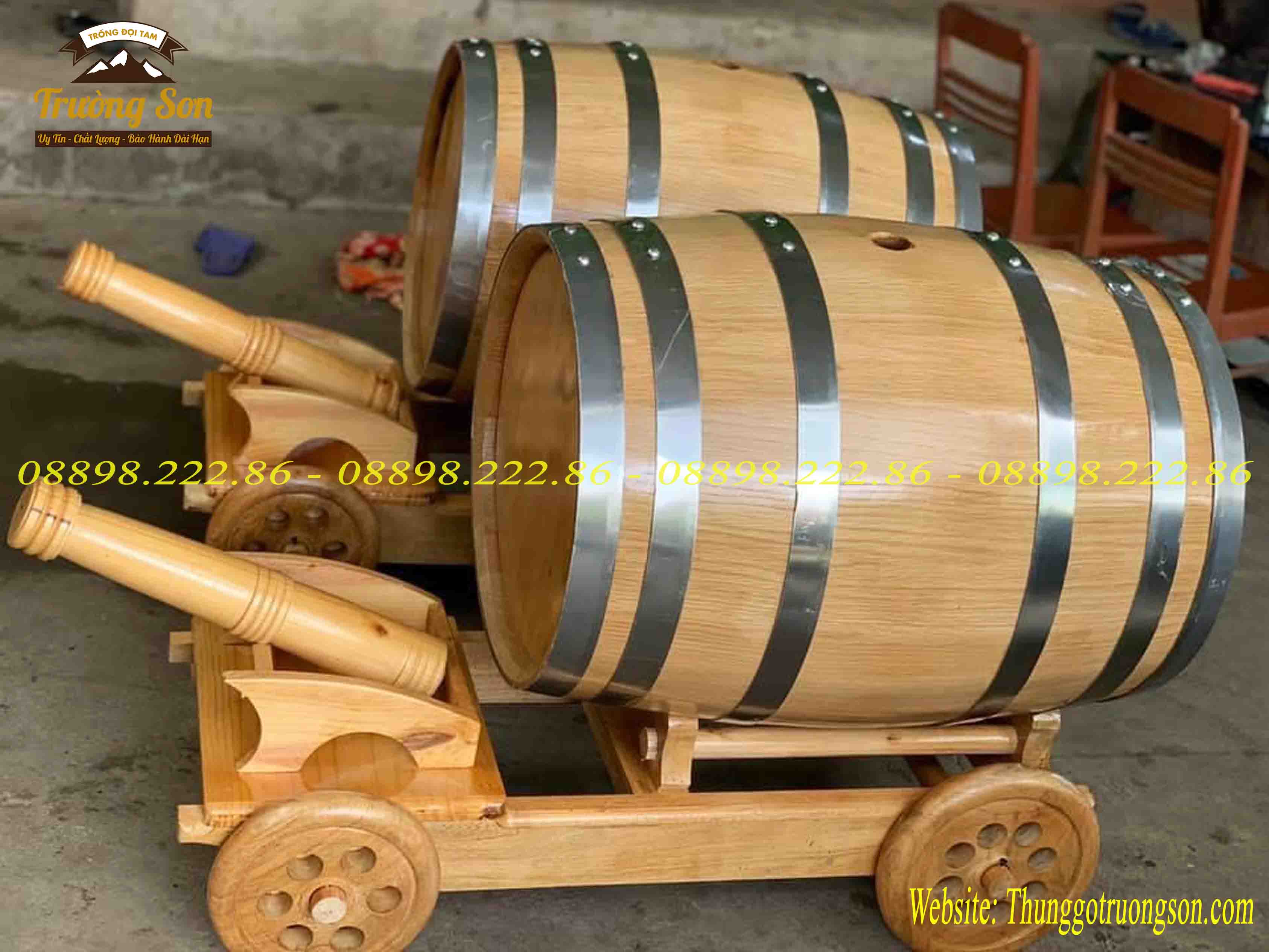 Xe pháo kéo thùng rượu gỗ sồi