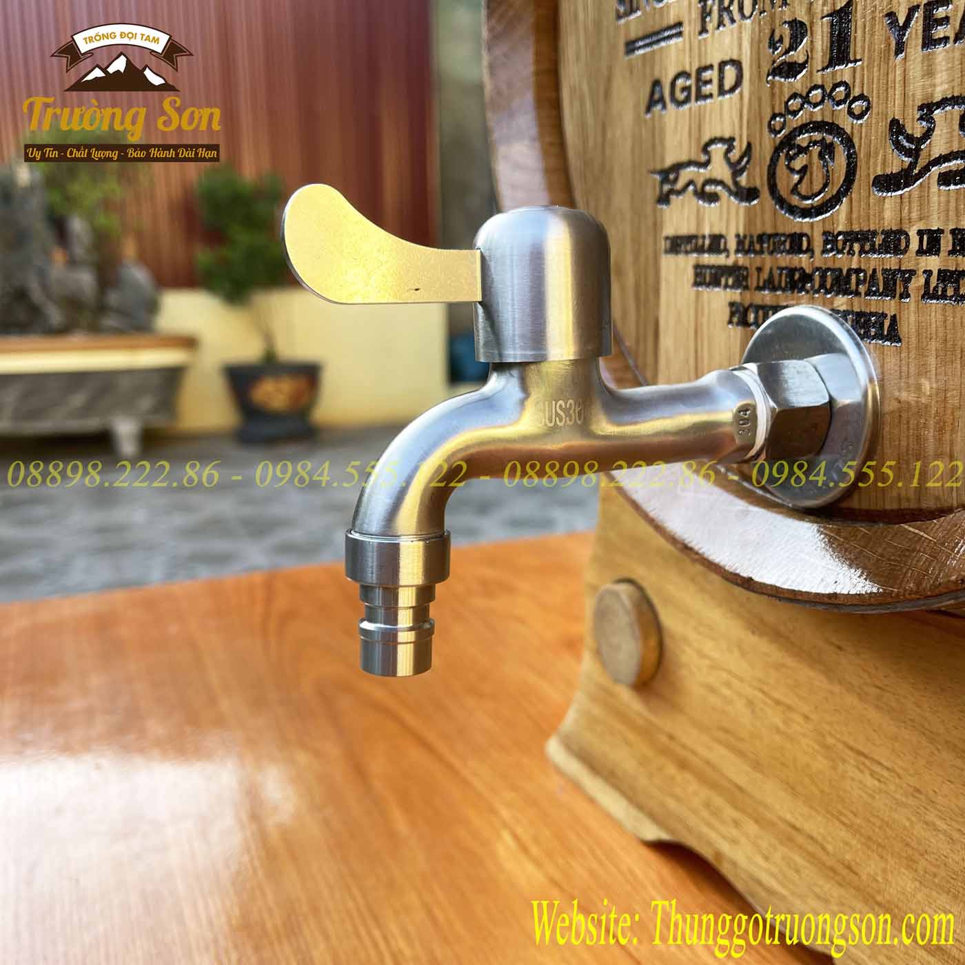 Thùng gỗ sồi vòi inox