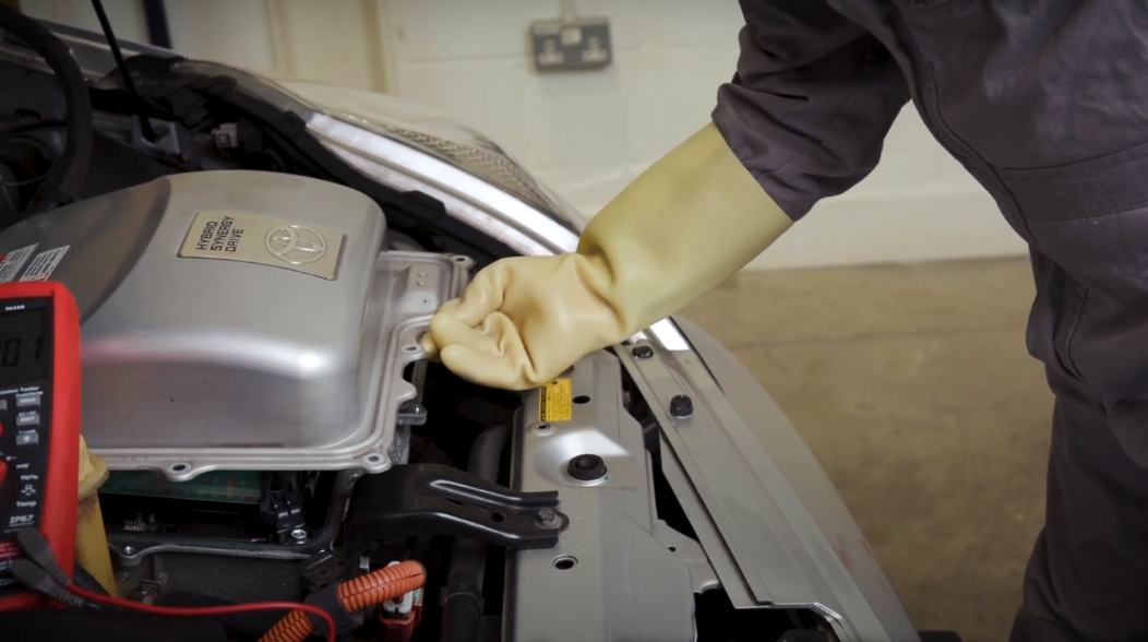 setup-khu-vuc-sua-chua-xe-o-to-dien