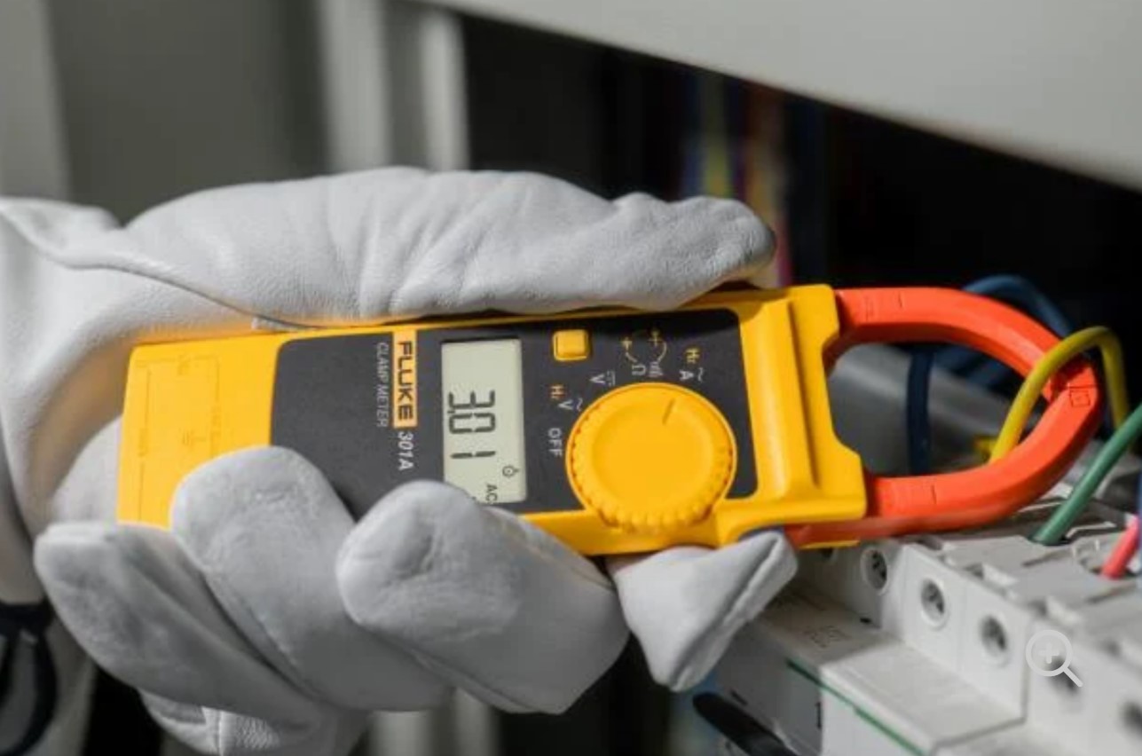 Ampe Kìm Số Điện Tử Fluke 301B 2 ampe kim fluke 301b 3