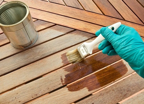 Đánh bóng bằng dầu bóng