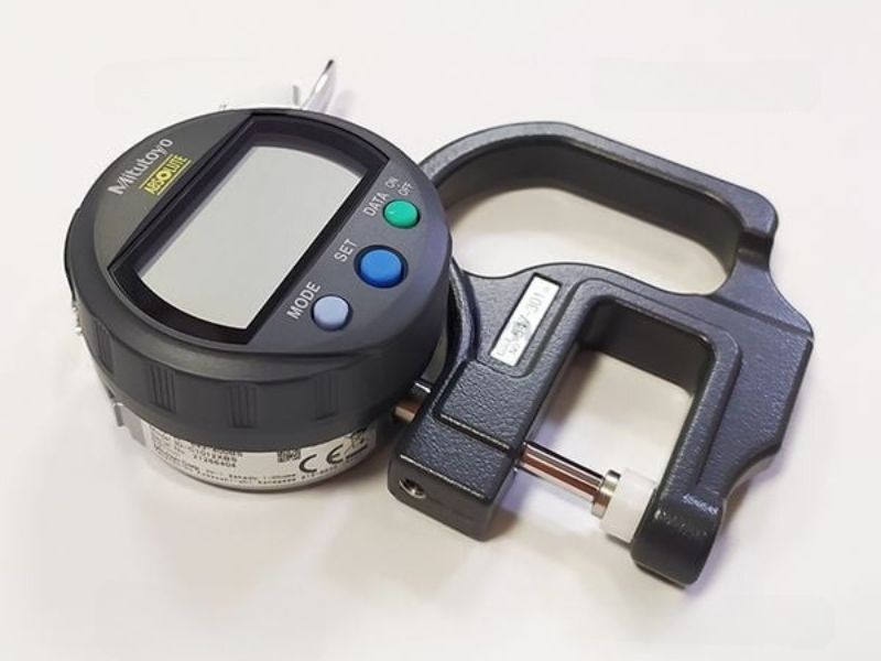Đồng hồ đo độ dày điện tử Mitutoyo 547-300S có thiết kế hiện đại, dễ sử dụng